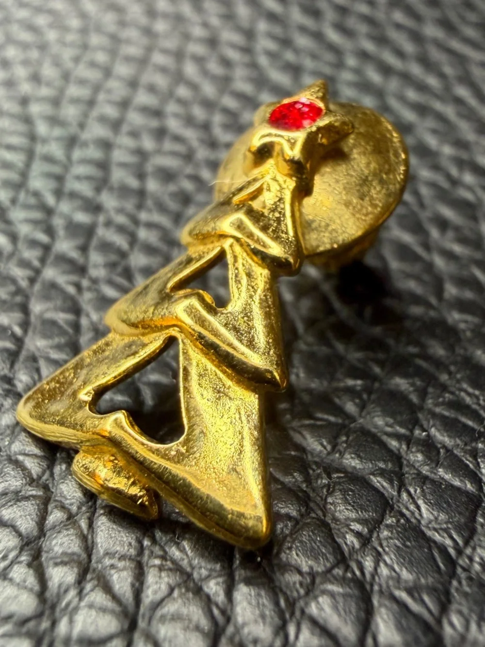 Vintage Gold Tone Christmas Tree Pin Brooch w/Red Crystal .5